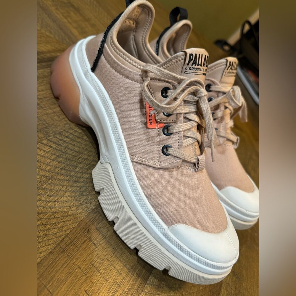 Palladium Pallawave Lo Metro Revolt Line Sneaker Boots in Like New Condition - Picture 11 of 16